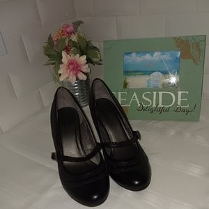 Life Stride with Memory Foam Black strappy heels. Size 8M
